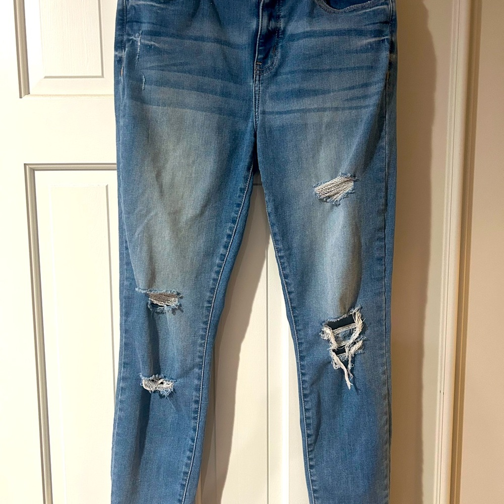 Women’s Studio Blue Distressed Blue Denim straight fit Jeans mid rise Size 29